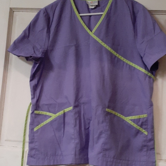 Medical scrubs - Picture 3 of 4